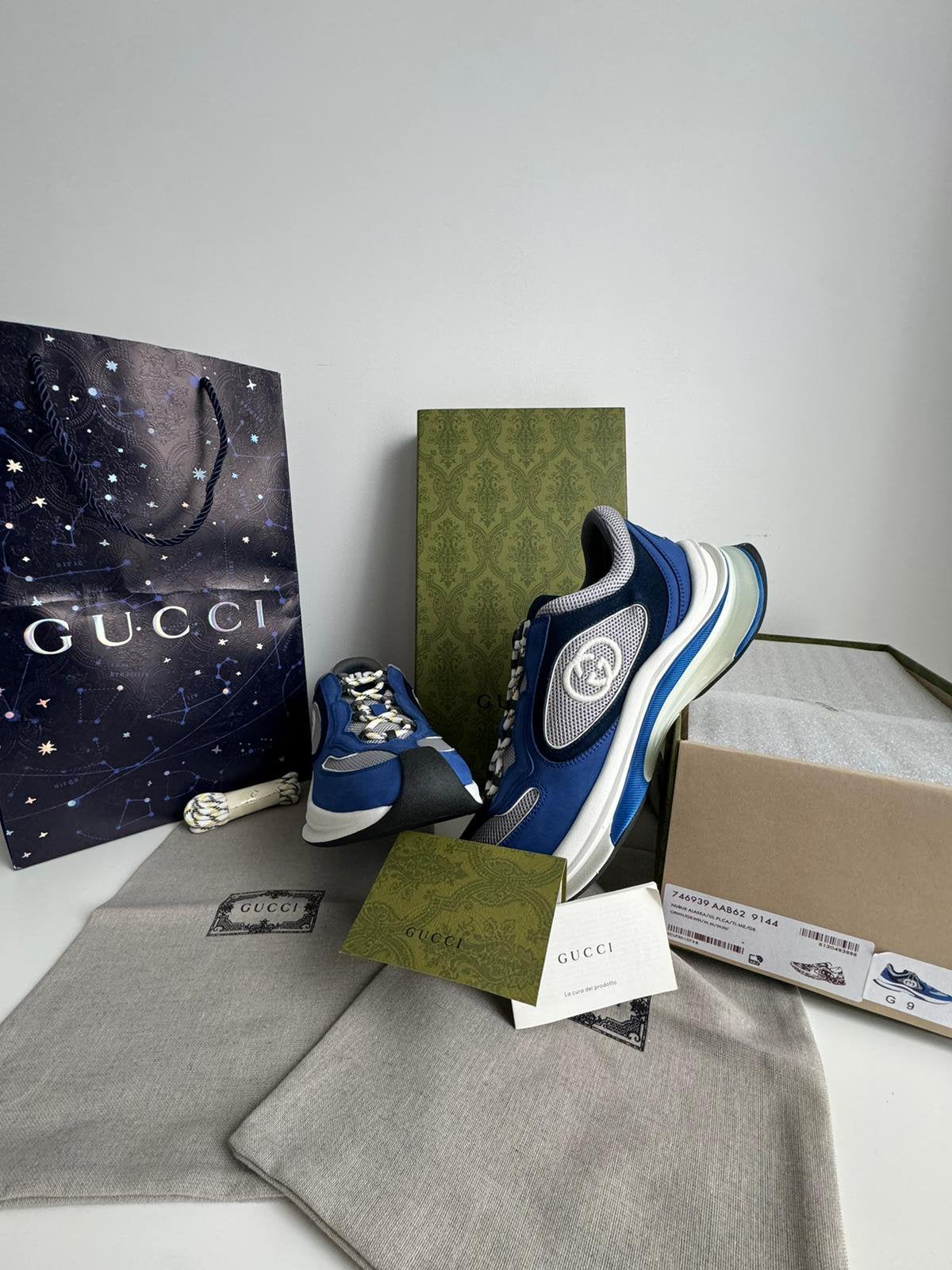 nieuwe paar Gucci schoenen met doos en al! maat 43, Kleding | Heren, Blauw, Nieuw, Ophalen of Verzenden, Sneakers