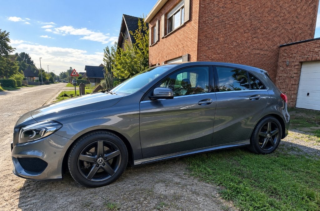 Mercedes B klasse Benzine 2018, Auto's, Automaat, 1600 cc, Leder, Dealer onderhouden