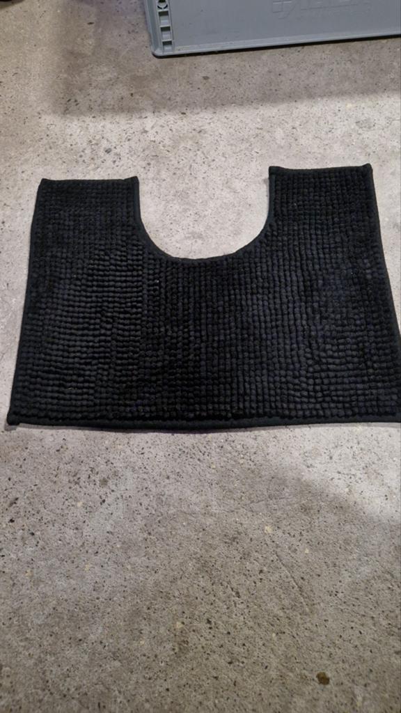 Zwarte wc mat., Huis en Inrichting, Badkamer | Badtextiel en Accessoires, Ophalen