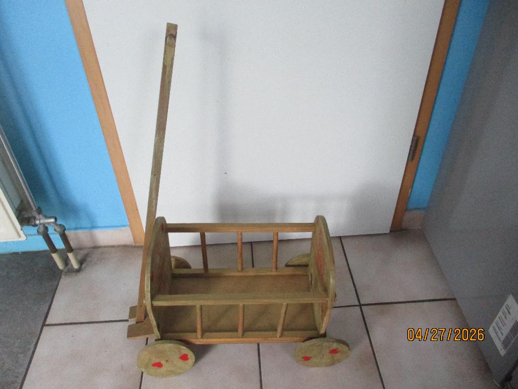 modern houten poppenwagen walt disney bambi, Ophalen, Gebruikt, Duw- of Trekspeelgoed