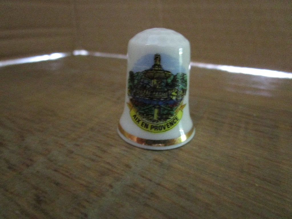 28 vingerhoedjes Frankrijk, Ophalen of Verzenden, Nieuw, Porselein