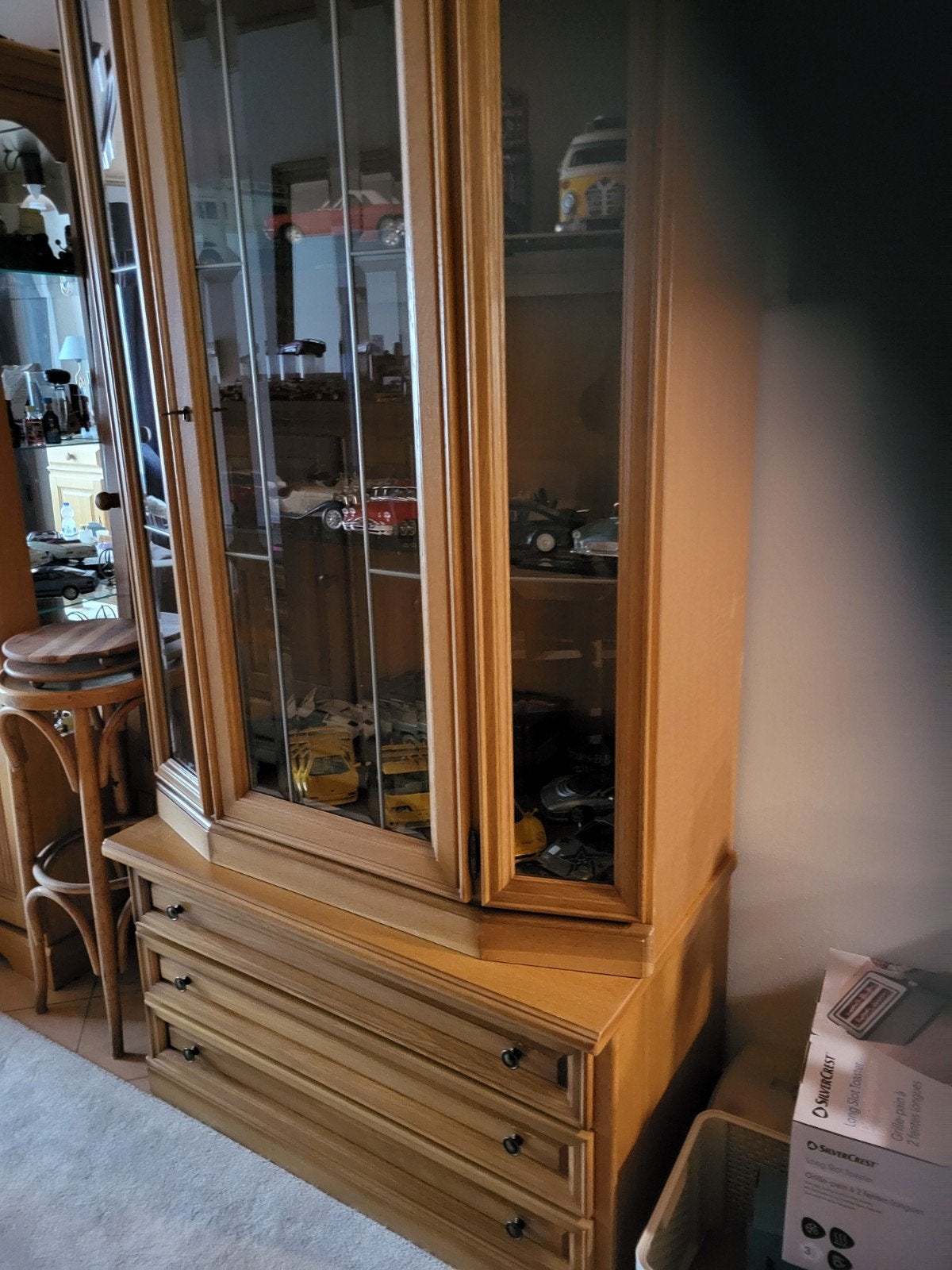 Eiken vitrinekast met geslepwn glas en verlichting, Enlèvement, Verre