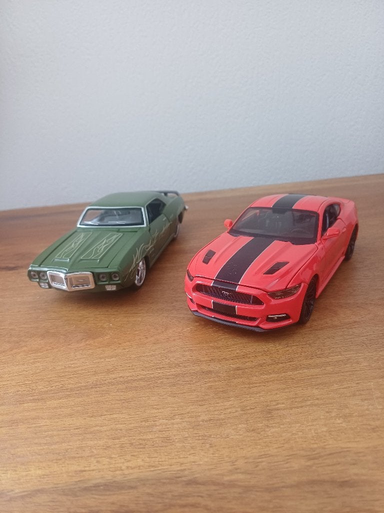 2015 Ford Mustang GT, 1969 Pontiac Firebird in metaal rood, Verzamelen, Ophalen of Verzenden, Zo goed als nieuw, Auto's