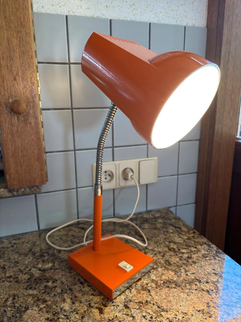 VINTAGE ‘’SPACE AGE’’ ORANJE DESIGN BUREAULAMP/ ‘70, Ophalen of Verzenden