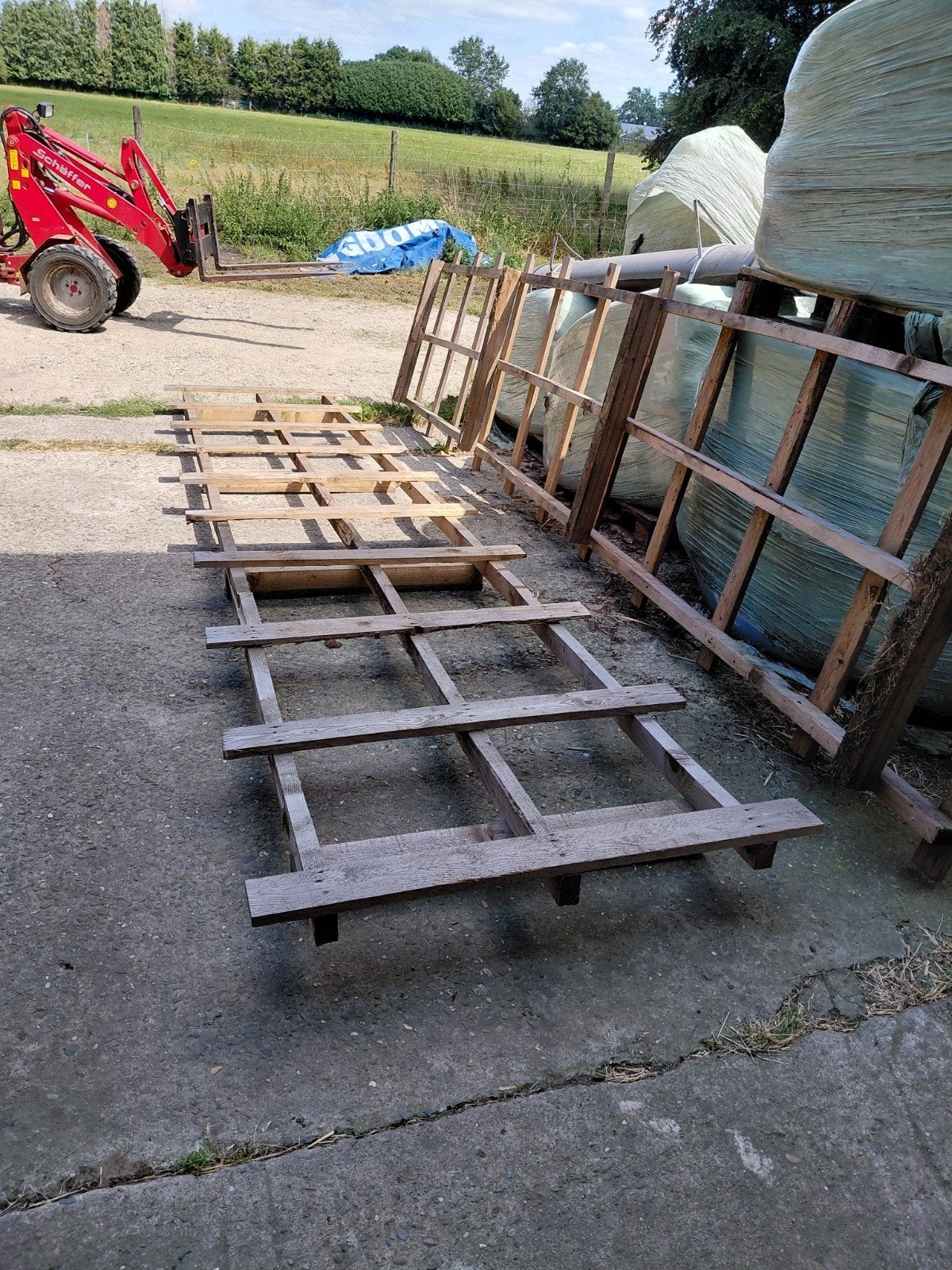 Gratis 2 Lange palletten 5m lang, Bricolage & Construction, Bois & Planches, Planche, Enlèvement, Utilisé, 25 à 50 mm