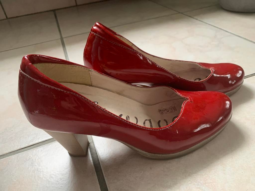 Pumps Softwave 38 rood lakleer weinig gedragen, Pumps, Ophalen of Verzenden, Zo goed als nieuw, Rood