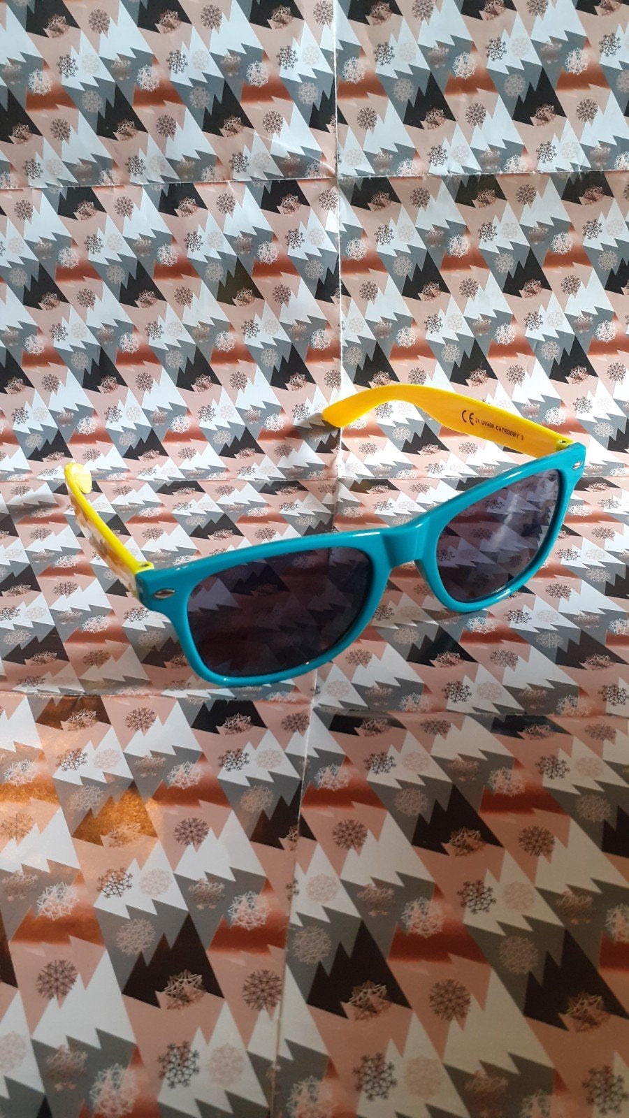 paire de lunette de soleil plastique uv 400, Handtassen en Accessoires, Zonnebrillen en Brillen | Dames, Overige merken, Zonnebril
