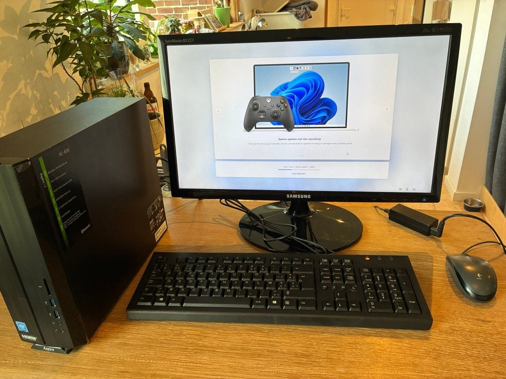 Acer Aspire XC-830 - apart of in Complete desktop setup, Informatique & Logiciels, Ordinateurs de bureau, Comme neuf, SSD, 8 GB