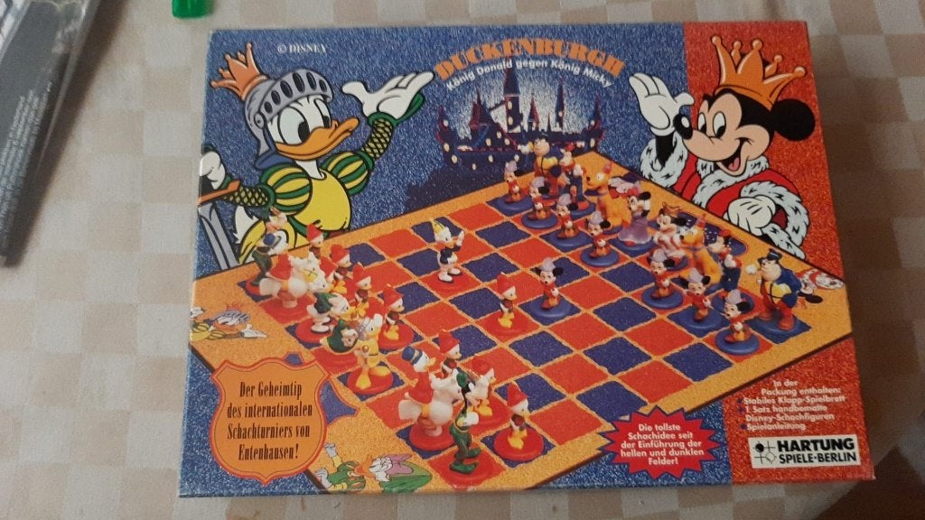 bordspel schaakbord Disney Donald vs Mickey chess, Een of twee spelers, Ophalen of Verzenden, Zo goed als nieuw