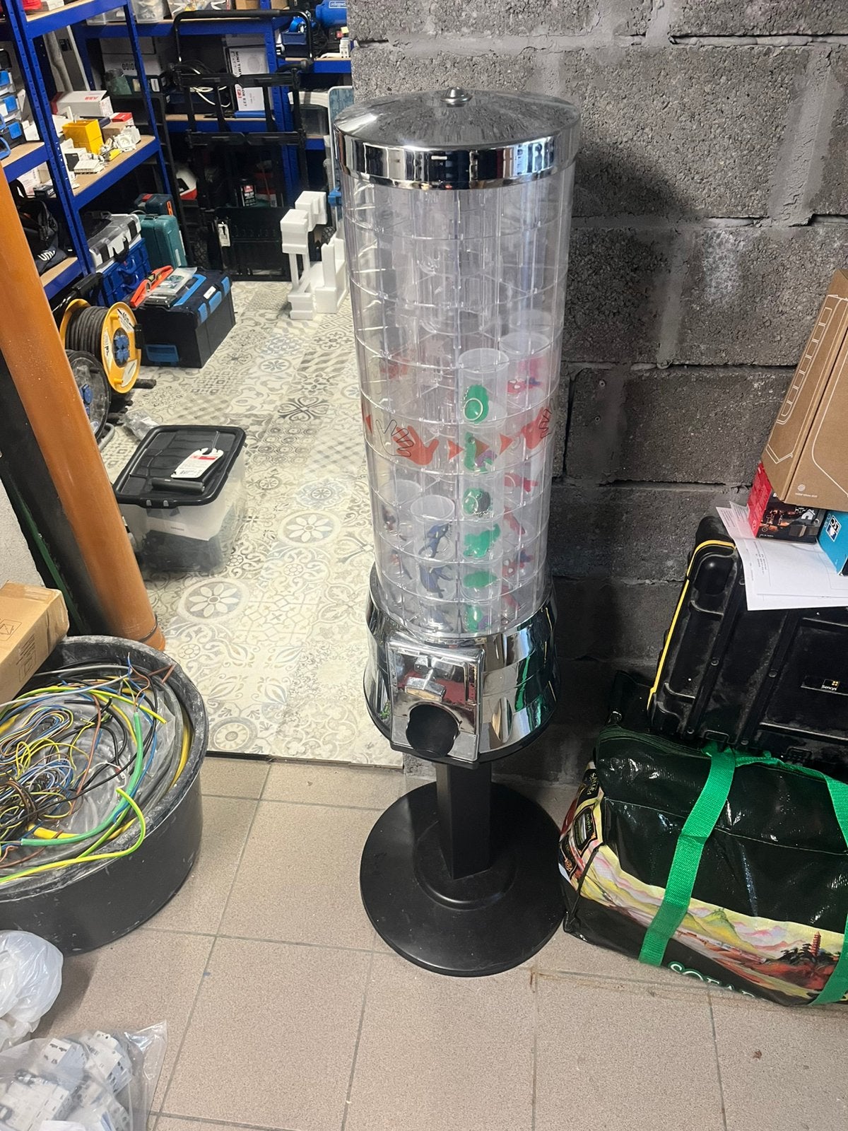 Distributeur automatique de bar rotatif à monnayeur, Enlèvement, Utilisé