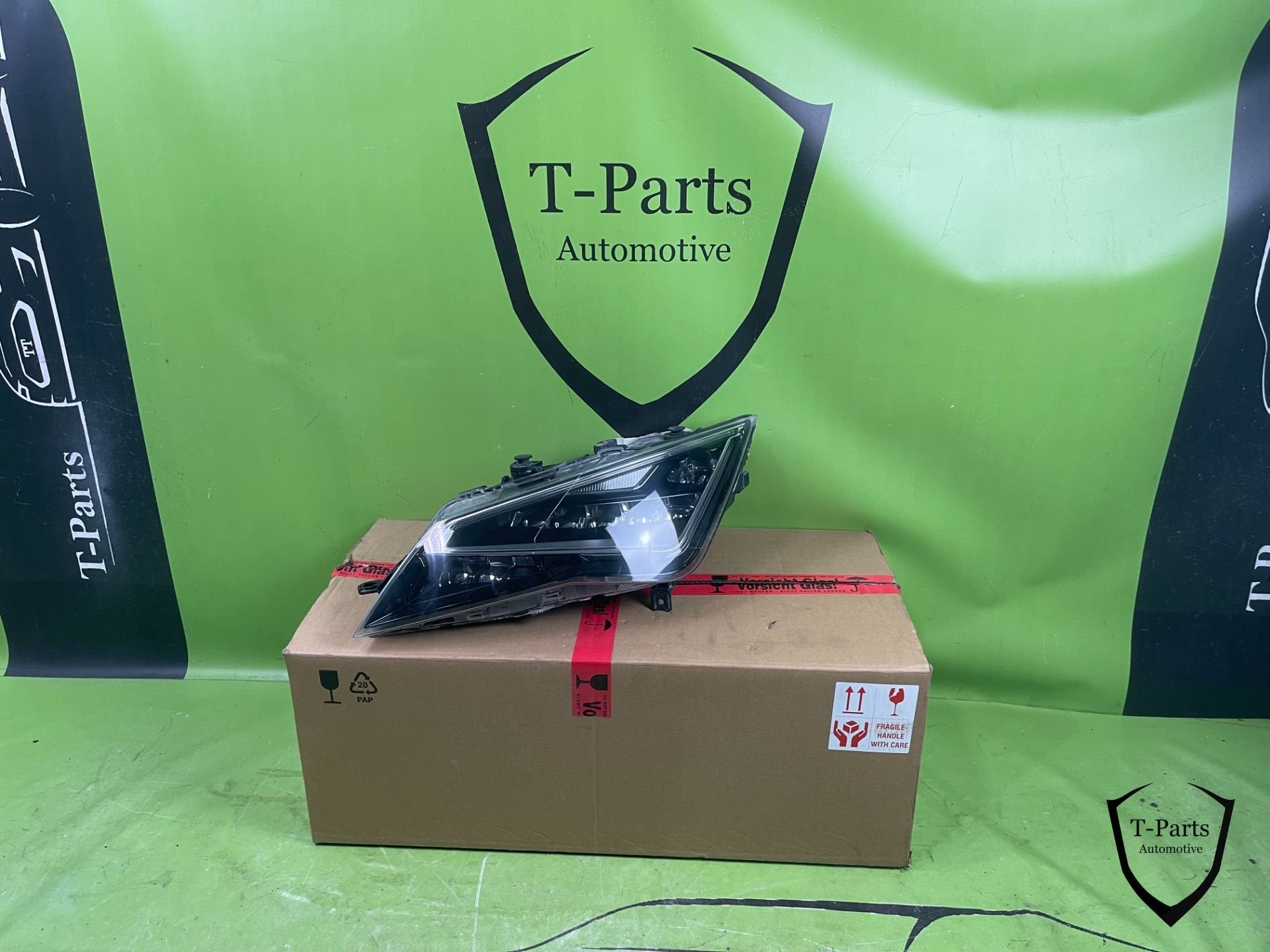 lampe Seat Leon 5F Koplamp Links 5F1941007A (X), Autovia A-2, Km 585 585
08760  Martorell, ES, SEAT S.A., Utilisé, Customercare@seat.es
