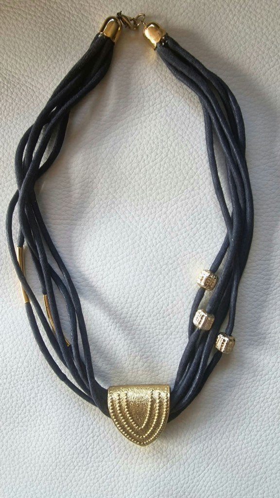 Zwarte halsketting, Handtassen en Accessoires, Ophalen of Verzenden, Gebruikt, Zwart, Kunststof