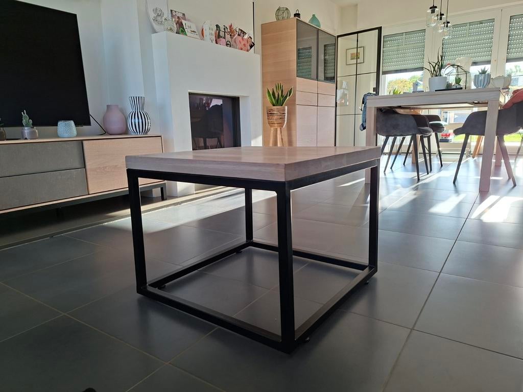 Licht eiken salontafel met zwart onderstel, Huis en Inrichting, Tafels | Salontafels, Ophalen