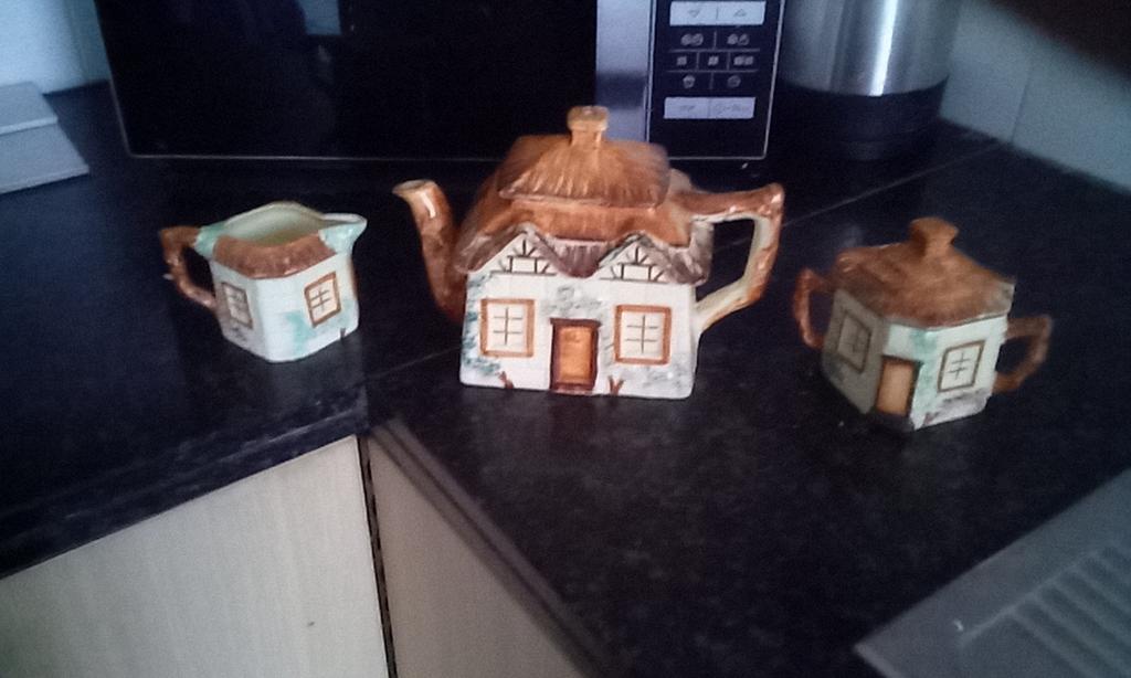 Keele Street Pottery "Cottage Ware" theeset,, Ophalen