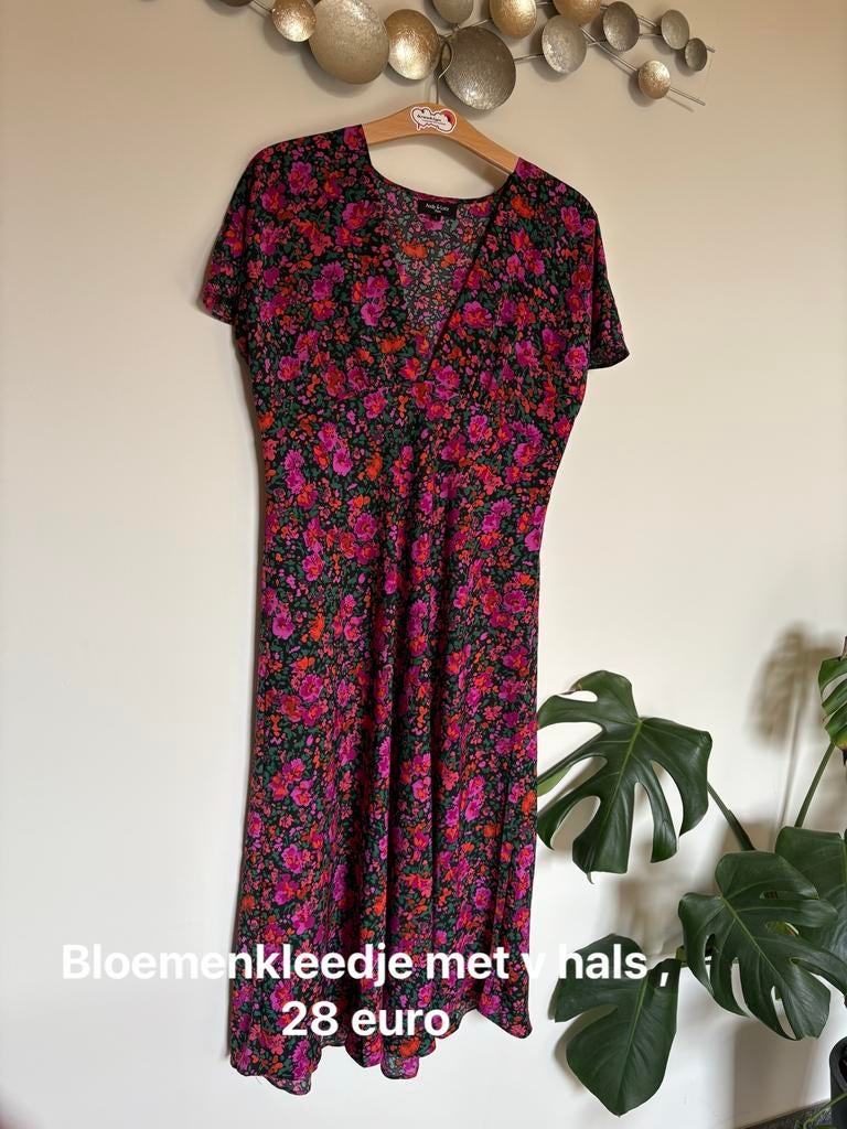 Lang Kleedje met v -hals ,grace en mila met bloemen, Ophalen, Zo goed als nieuw, Rood