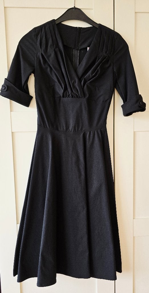 Belle robe noire chic et élégante NEUVE - taille XS, Kleding | Dames, Ophalen, Zwart, Nieuw, Knielengte