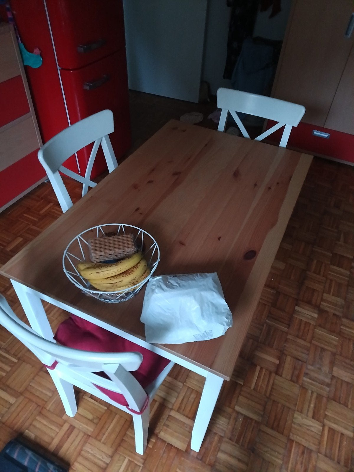 Table avec 4 chaises, 100 à 150 cm, Quatre personnes, Enlèvement, Utilisé