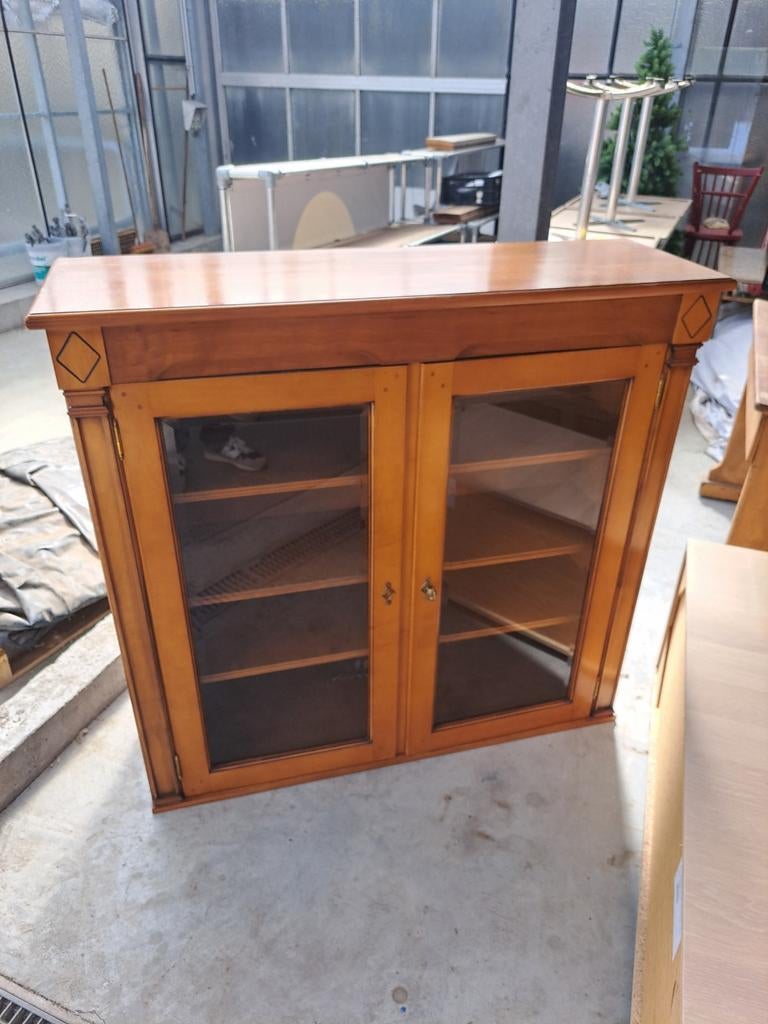Prachtige Kerselaren Vitrinekast / Boekenkast – Klassieke St, Huis en Inrichting, Ophalen of Verzenden, Zo goed als nieuw, Glas
