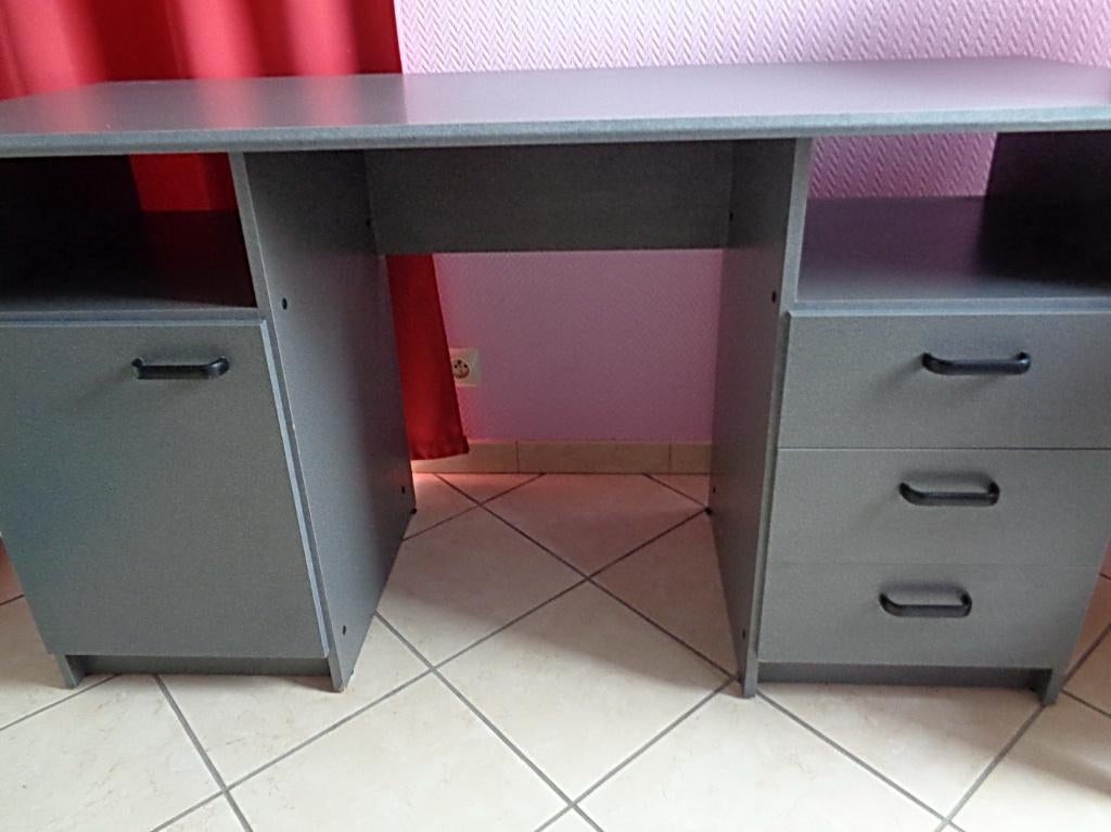 Bureau gris, Ophalen, Gebruikt