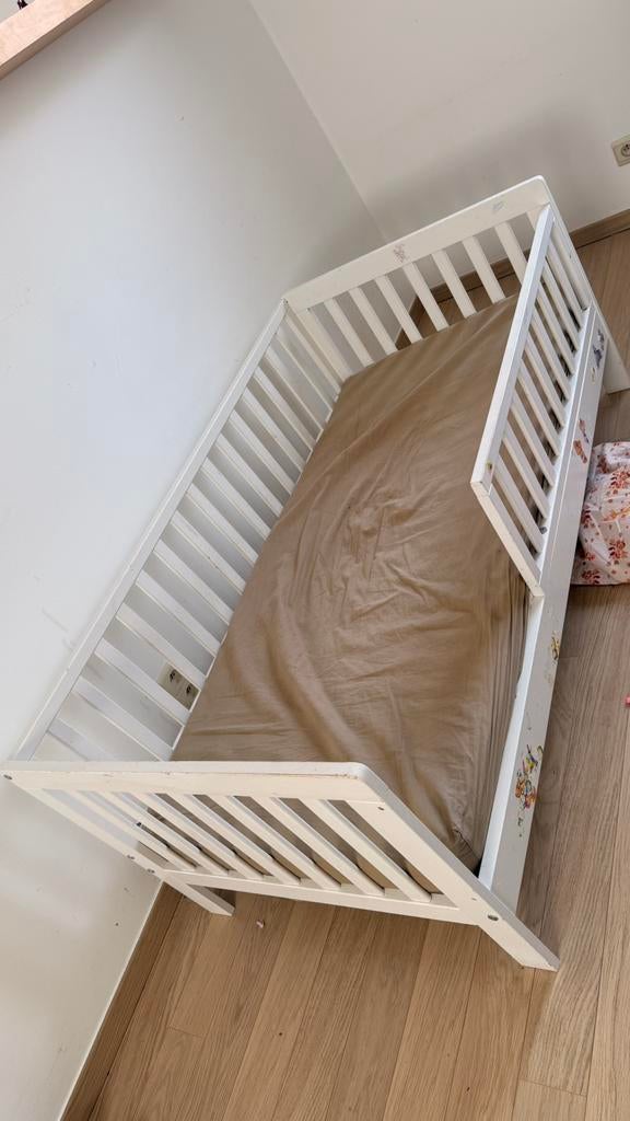 Lit enfant + matelas (liquidation à bas prix car nouvelle ch, Enfants & Bébés, Enlèvement, Utilisé, 100 cm ou plus, Matelas