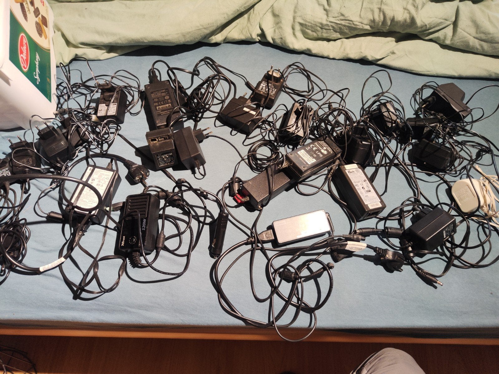 GROS LOT 25 Alimentations, Chargeurs (Trottinette 42V, PC P, Divers, Lots de brocante, Utilisé, Enlèvement