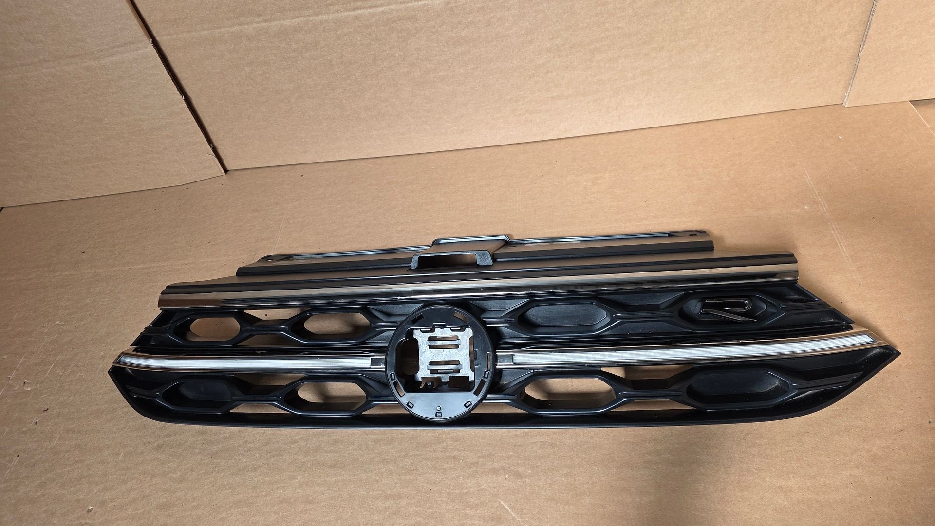 Grill VOLKSWAGEN VW T-Roc Facelift LED Grille 2GA853651, -, Origine de la pièce connue, Utilisé, -