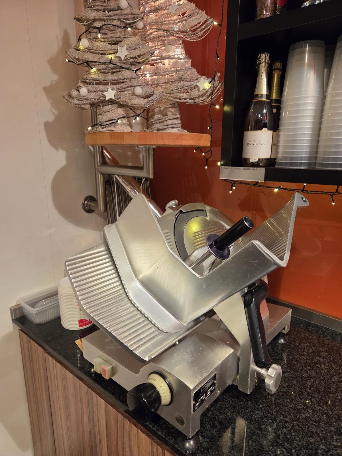Kaassnijmachine Omega, Articles professionnels, Enlèvement