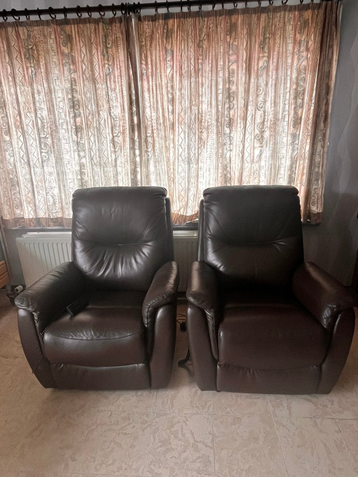 Paire de fauteuils releveurs électriques en cuir, Maison & Meubles, Enlèvement, Utilisé, Cuir