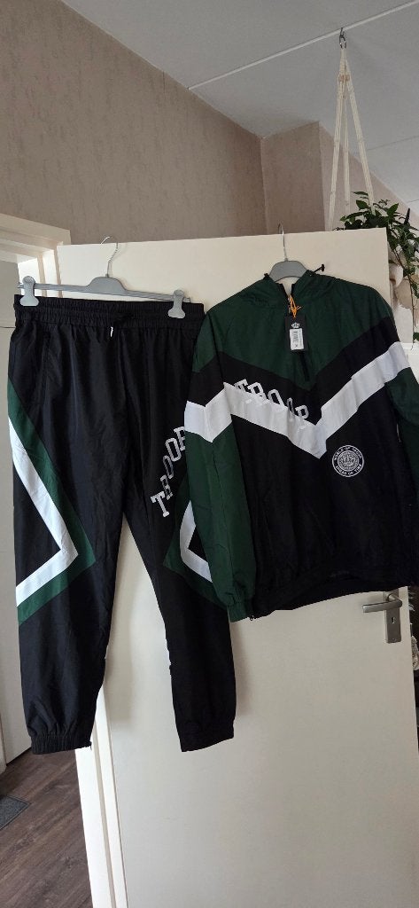Nieuw Track suite Merk Troop Maat XL, Kleding | Heren, Verzenden, Zwart, Troop, Algemeen