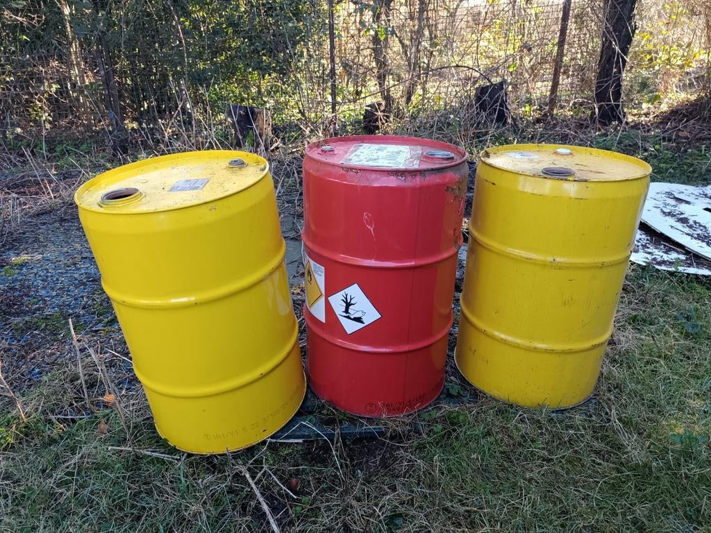Petit bidons en acier, Enlèvement