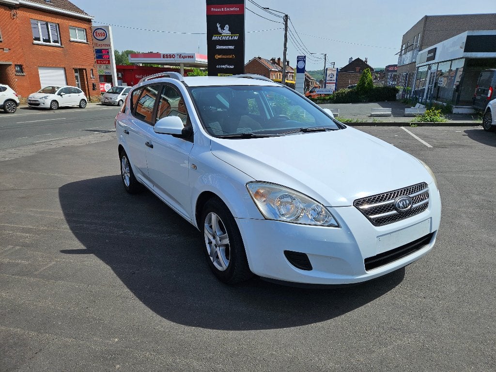 Kia ceed 1.6CRDI 2009 CLIM tb.état roule impeccable, Auto's, Kia, 1600 cc, Wit, 5 deurs, Particulier