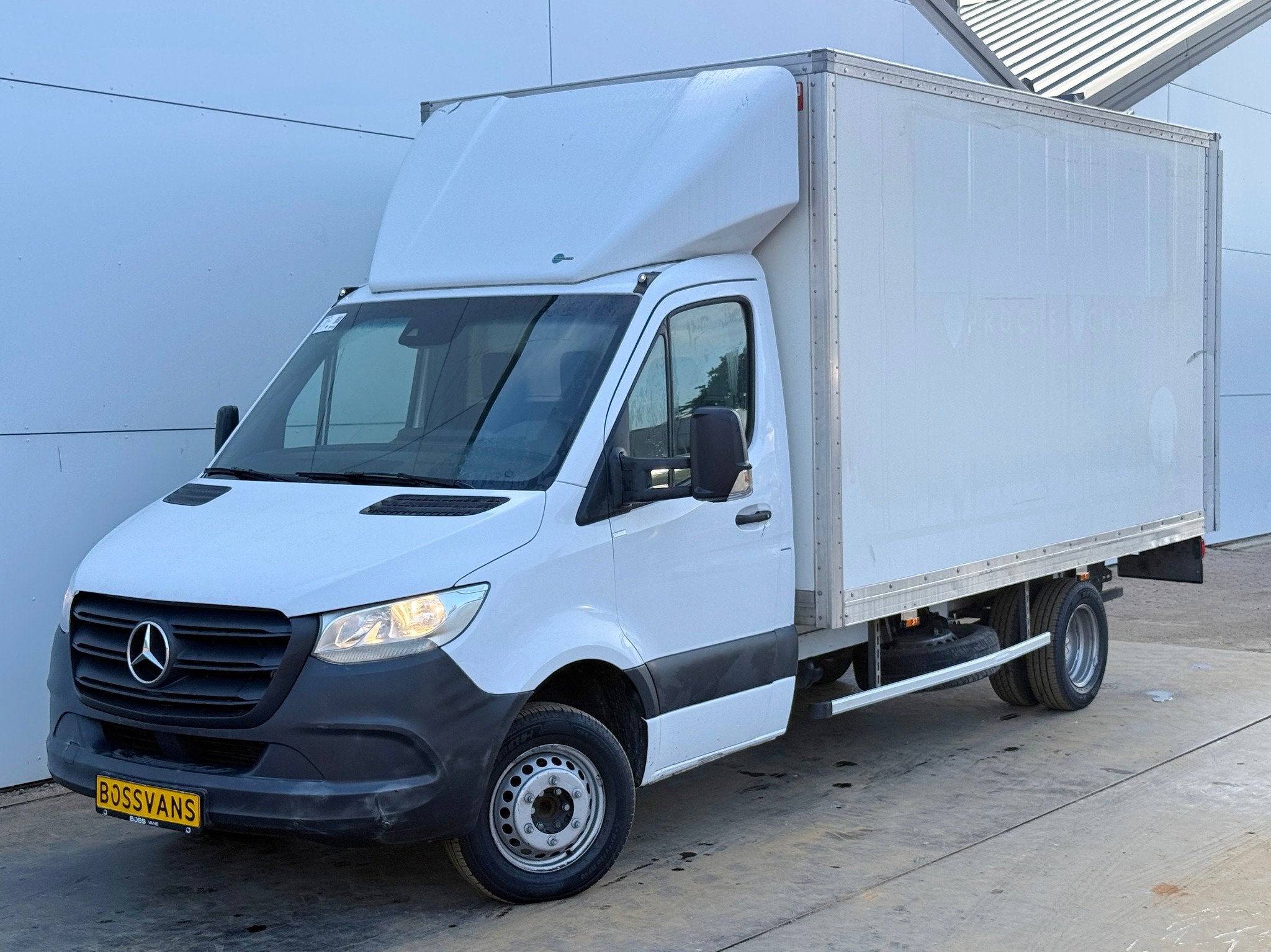 Laadklep Bakwagen Dubbellucht Climate Control Cruise Control, Achterwielaandrijving, Gebruikt, Euro 6, 4 cilinders