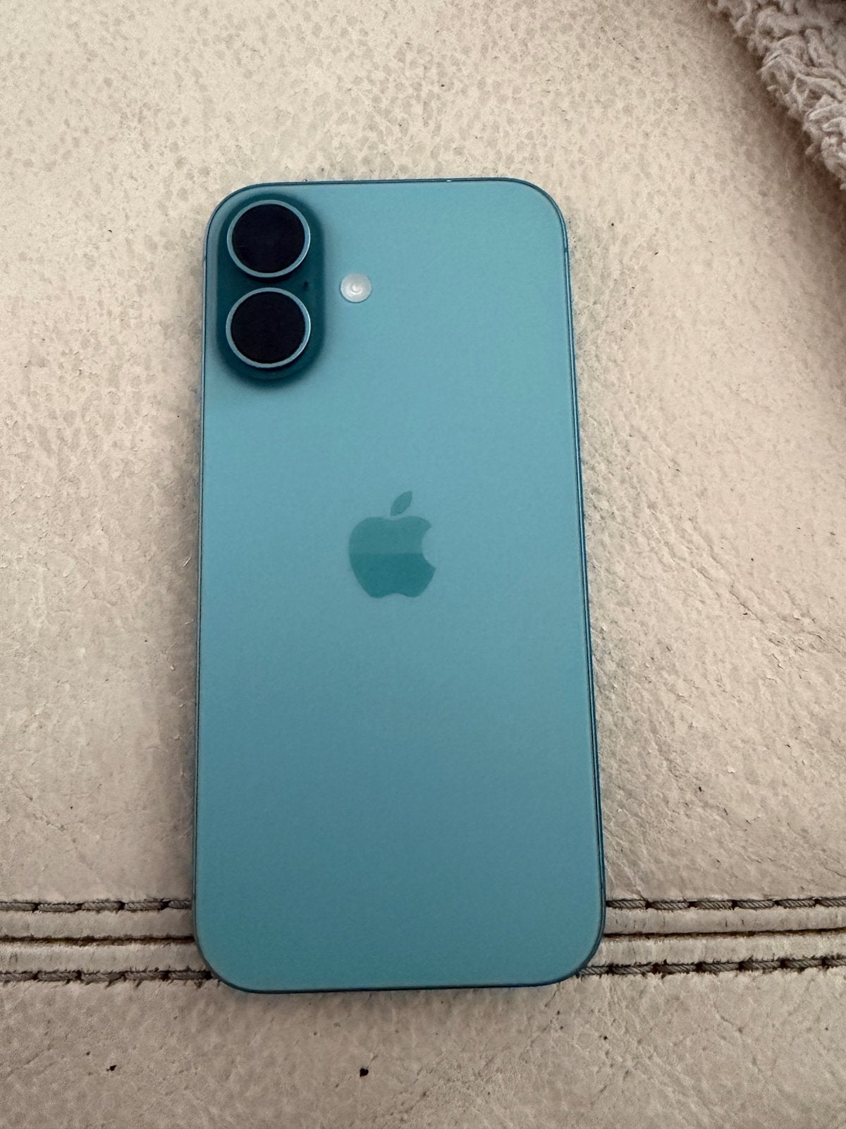 Iphone 16, Télécoms, Téléphonie mobile | Apple iPhone, Avec simlock (verrouillage SIM), 128 GB, IPhone 16, Utilisé