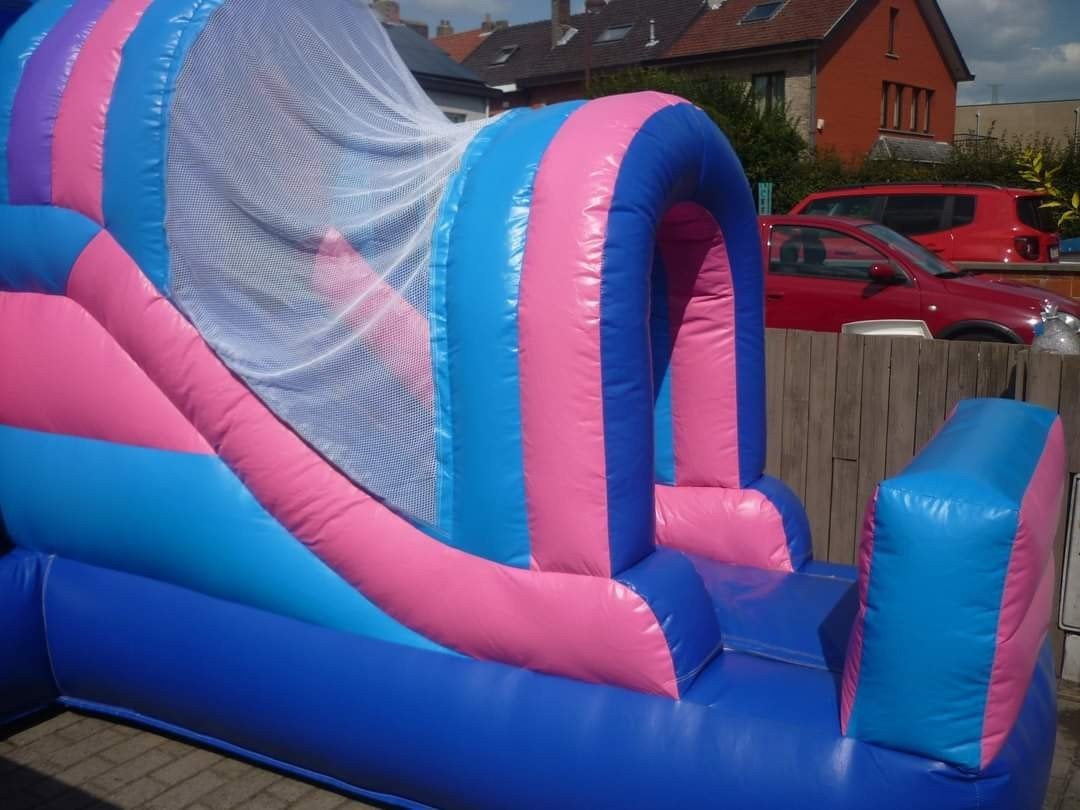 Château gonflable avec toboggan intégré, Hobby & Loisirs créatifs