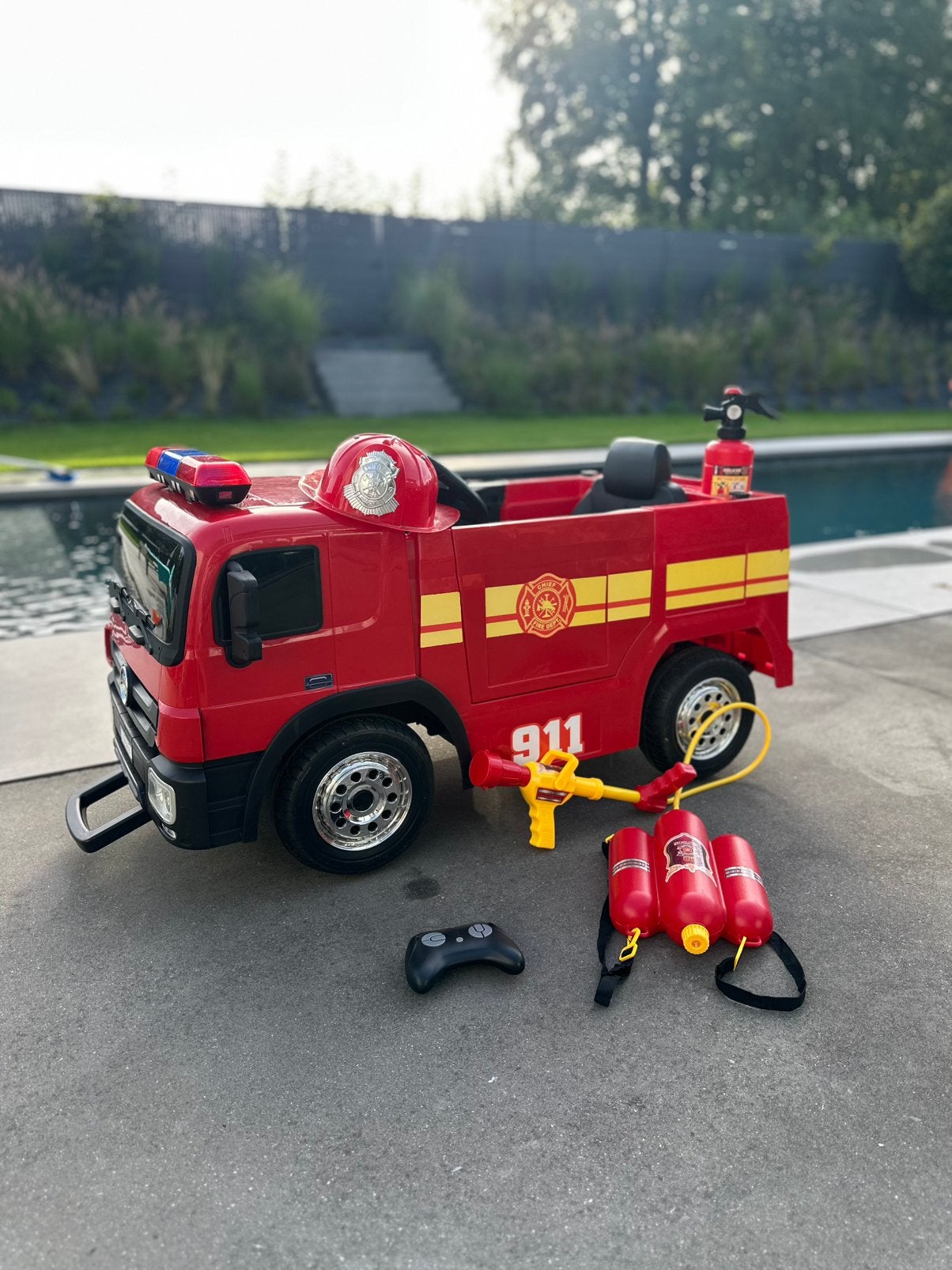 Camion pompier electrique, Enfants & Bébés, Enlèvement, Comme neuf, Télécommande