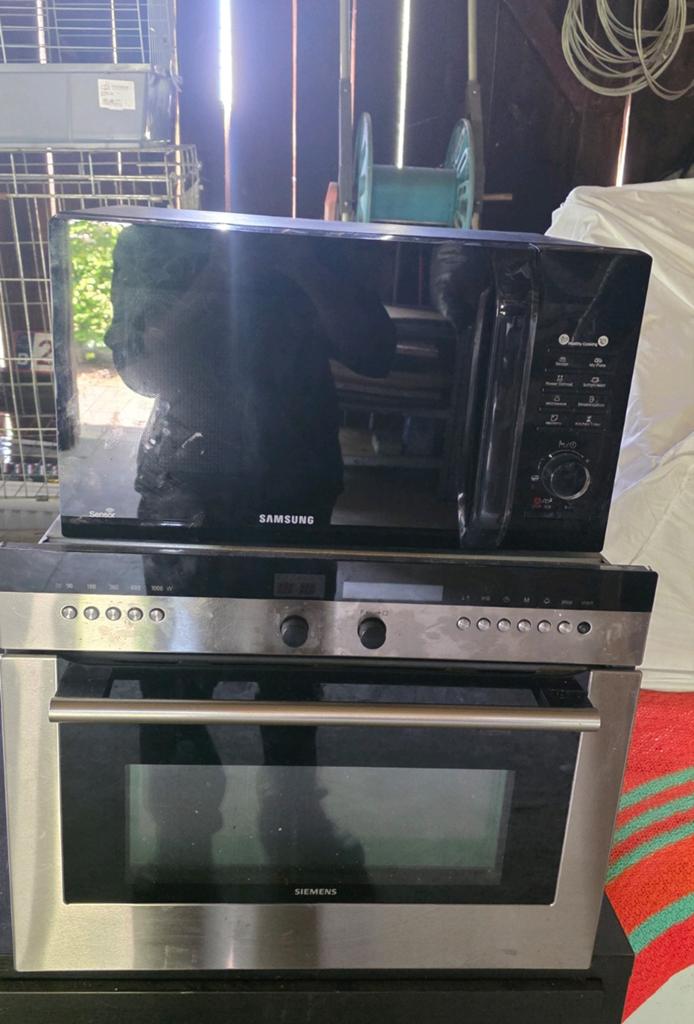​Gratis af te halen: oven en magnetron., Elektronische apparatuur, Ovens, Ophalen of Verzenden, Oven