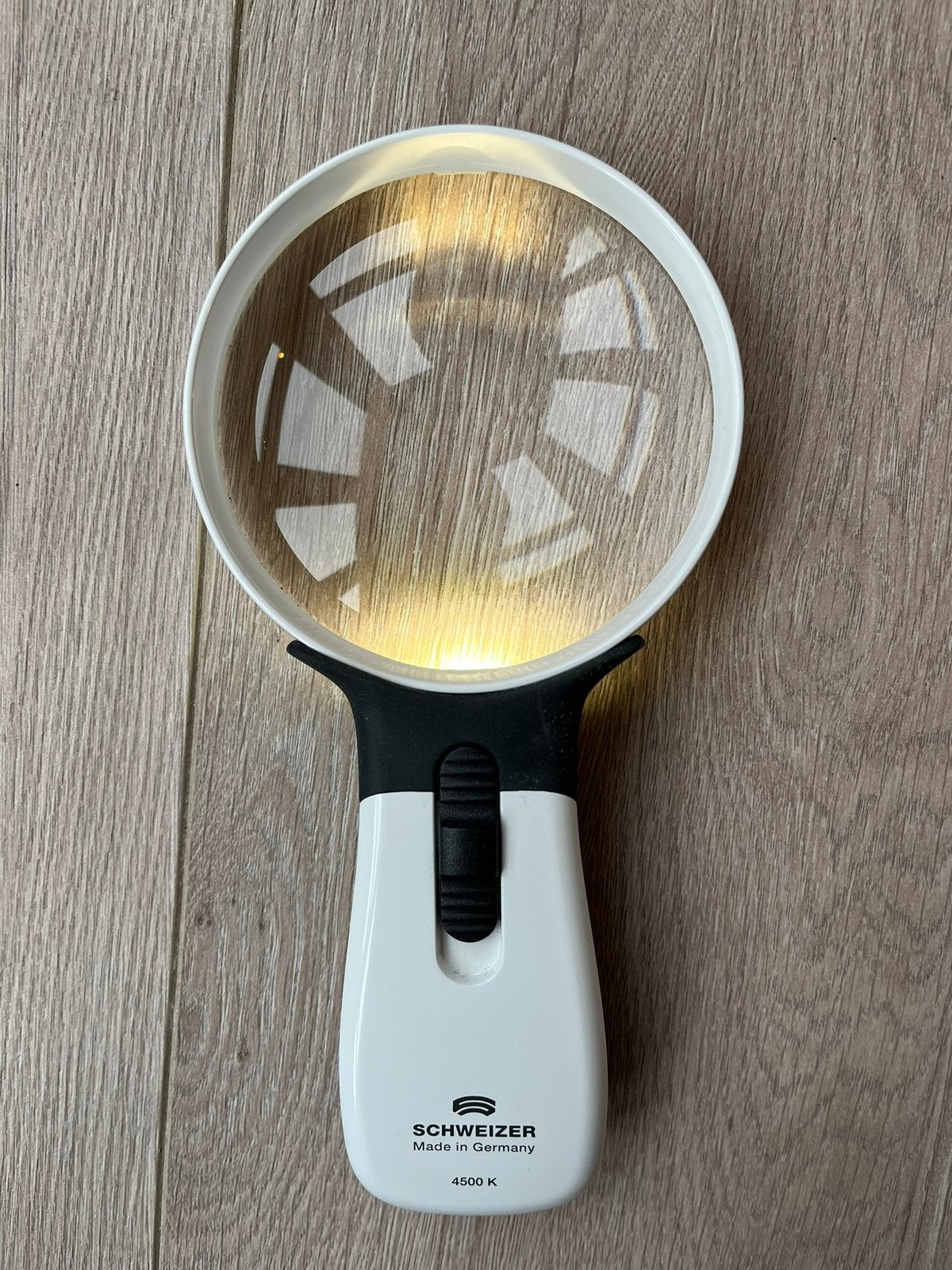 Schweizer Ergo-lux MP Mobil vergrootglas met handverlichting, Ophalen of Verzenden, Zo goed als nieuw, Vergrootglas of Loep