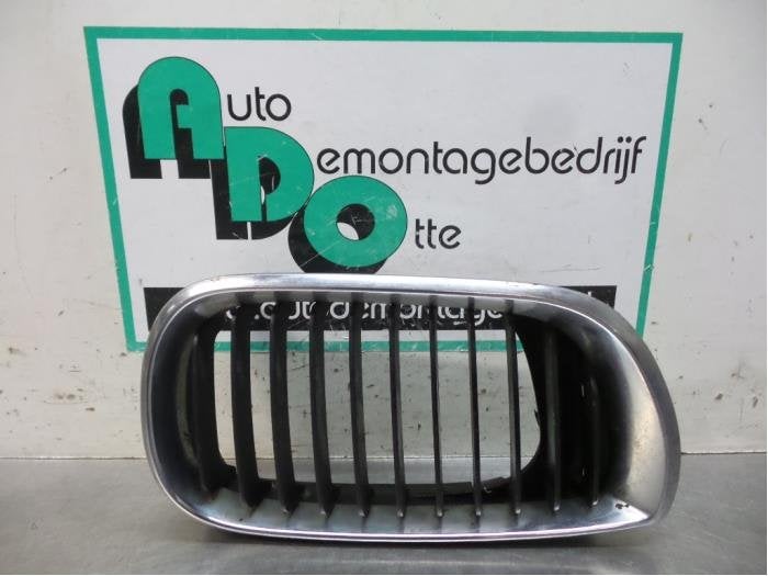 Calandre d'un BMW 3-Serie (3-Serie 98-), -, 3 mois de garantie, Utilisé, -
