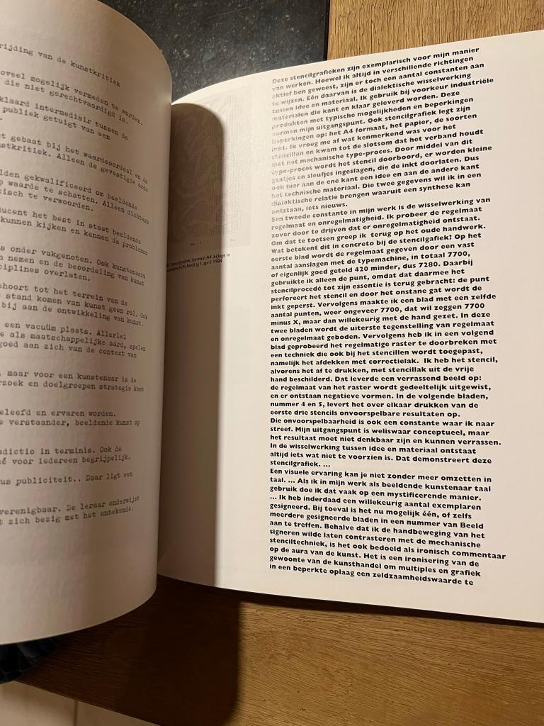 Het meubel verbeeld / Furniture as art *Kunstboek*, Enlèvement ou Envoi, Comme neuf, Autres sujets/thèmes