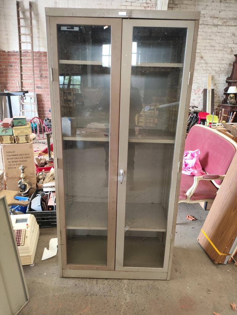 Ijzeren vitrinekast of apothekerskast, Huis en Inrichting, Kasten | Vitrinekasten, Ophalen