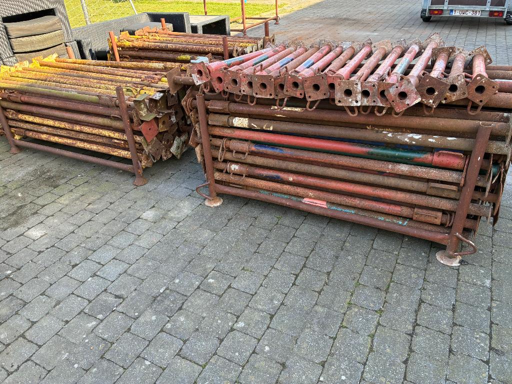 265 schoren in 4 stapelbakken!!, Bricolage & Construction, Métaux, Enlèvement, Utilisé, Fer