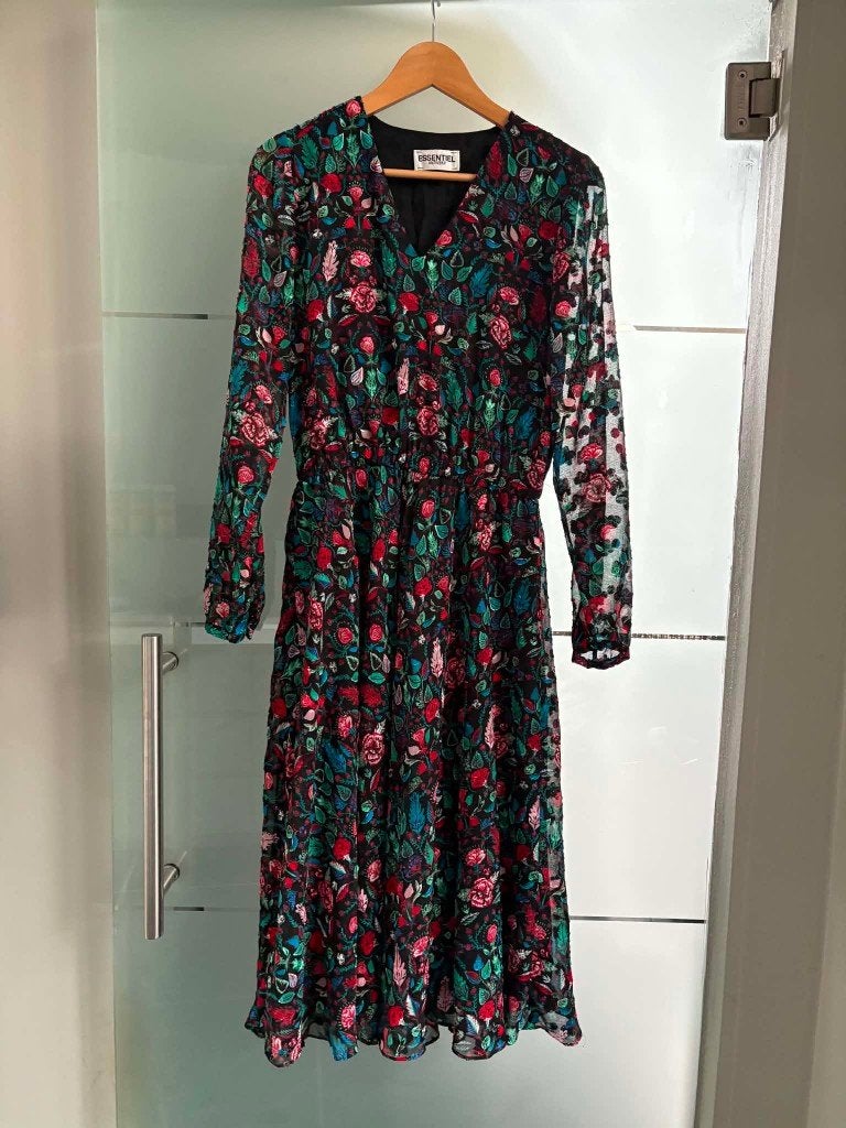 Zwarte midi-jurk van Essentiel Antwerp, Kleding | Dames, Jurken, Zwart, Ophalen of Verzenden, Zo goed als nieuw, Essentiel Antwerp