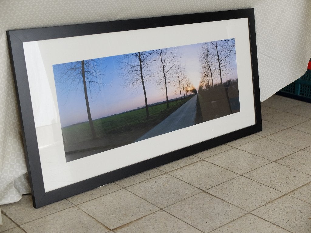 coucher de soleil sur route (photo sous cadre) 117x57, Ophalen, Foto, Fotografie, Met ophangsysteem