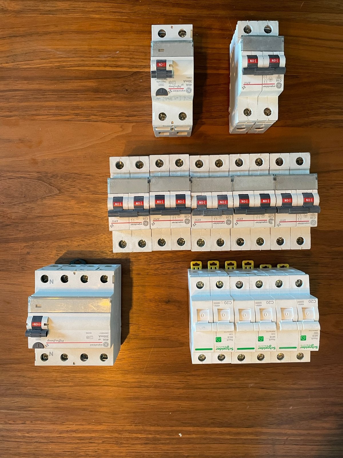 Lot gebruikte zekeringen, Doe-het-zelf en Bouw, Elektriciteit en Kabels, Gebruikt, Ophalen of Verzenden