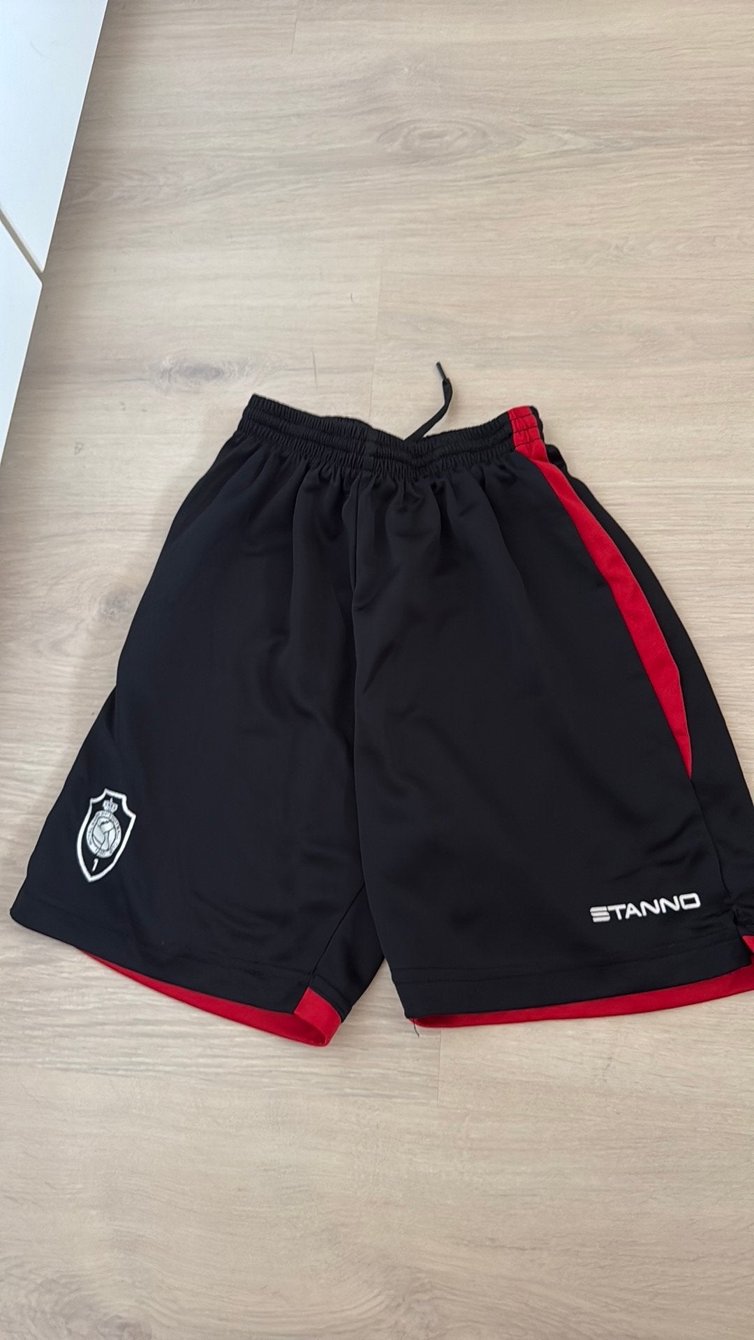 2 voetbalshorts RAFC jeugd, Ophalen, Zo goed als nieuw