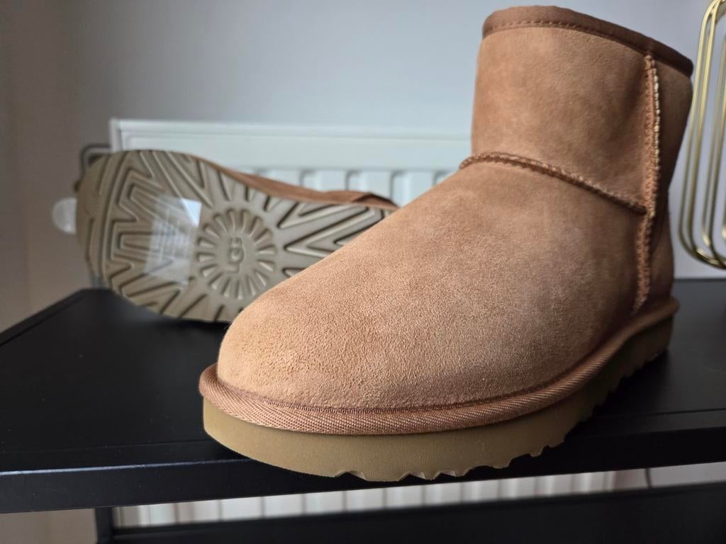 ugg mini 2 maat 40, Kleding | Dames, Ophalen, Nieuw