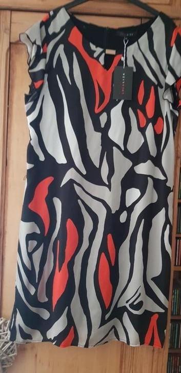 Nieuw kleed M 44, Enlèvement ou Envoi, Lola & Liza, Autres couleurs, Longueur genou