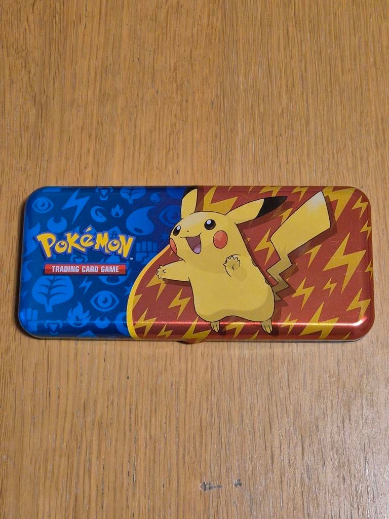 boîte de rangement en métal , etui stylo bic Pokémon  2023, Enlèvement ou Envoi, Comme neuf