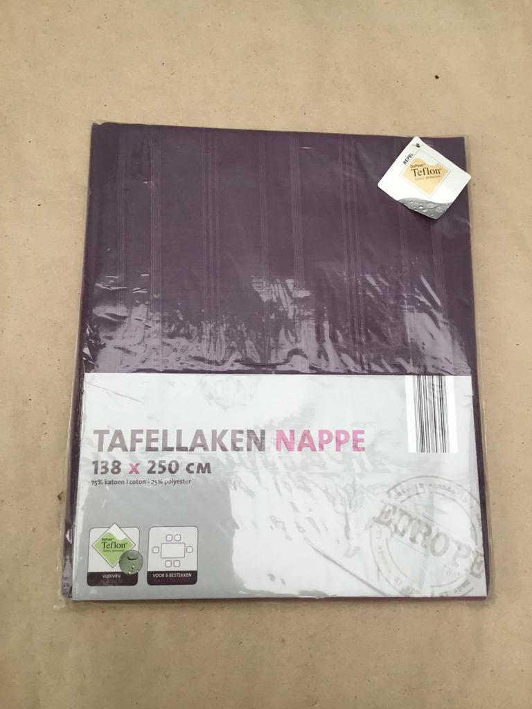 Nieuw tafelkleed paars Dupont Teflon 138 cm x 250 cm, Ophalen of Verzenden, Nieuw, Rechthoek
