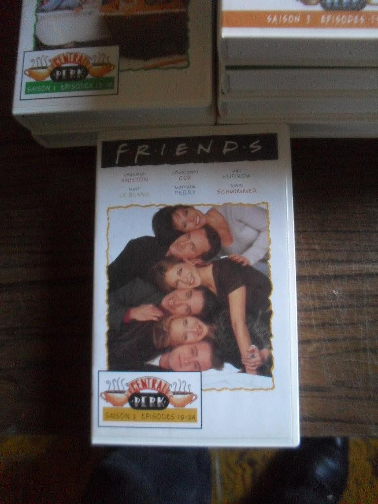 LOT/serie-afleveringen van Friends in K7 VHS-originelen, Vanaf 12 jaar, Ophalen, Gebruikt, Komedie